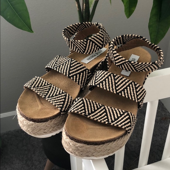 Steve Madden Shoes - Steve Madden platform sandals